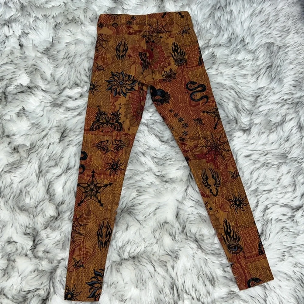 NWOT Witchy Goth Print Halloween High Rise Brushed Fabric Leggings S (3-5) - Picture 3 of 9